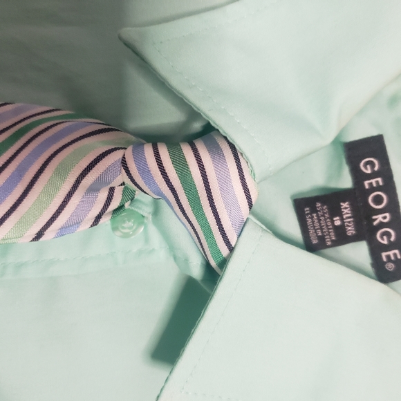 Green button down with tie - Picture 7 of 10